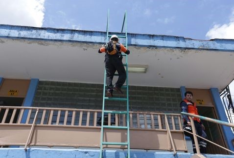 ESCUELAS A RECONSTRUIR